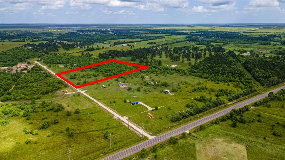 348 Private Road 77003 Liberty, TX 77575