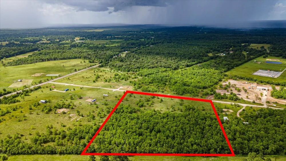 348 Private Road 77003 Liberty, TX 77575