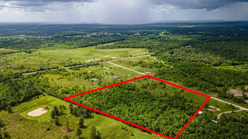 348 Private Road 77003 Liberty, TX 77575