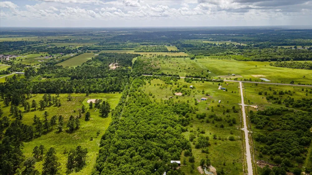348 Private Road 77003 Liberty, TX 77575