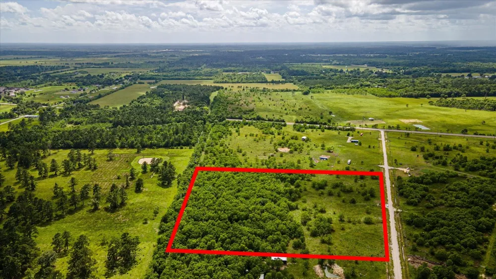 348 Private Road 77003 Liberty, TX 77575