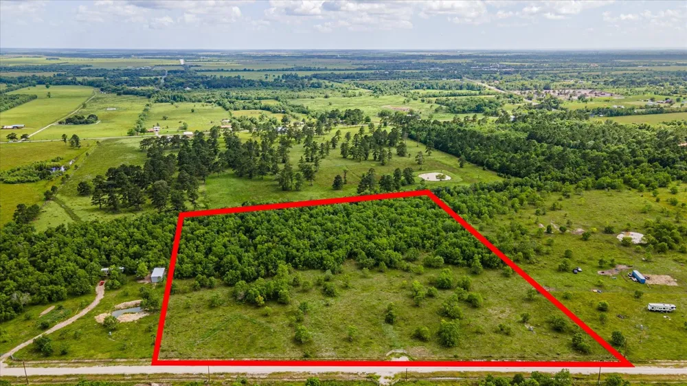 348 Private Road 77003 Liberty, TX 77575