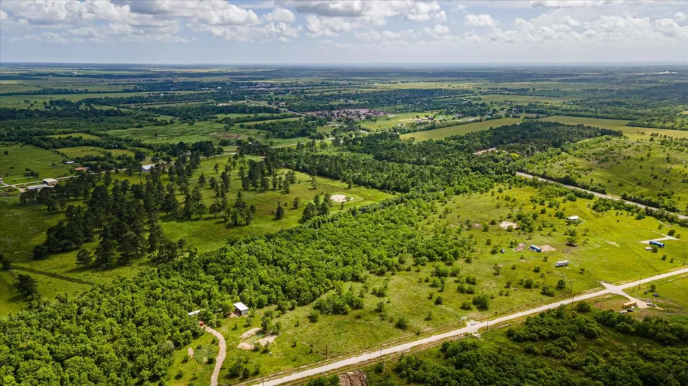 348 Private Road 77003 Liberty, TX 77575