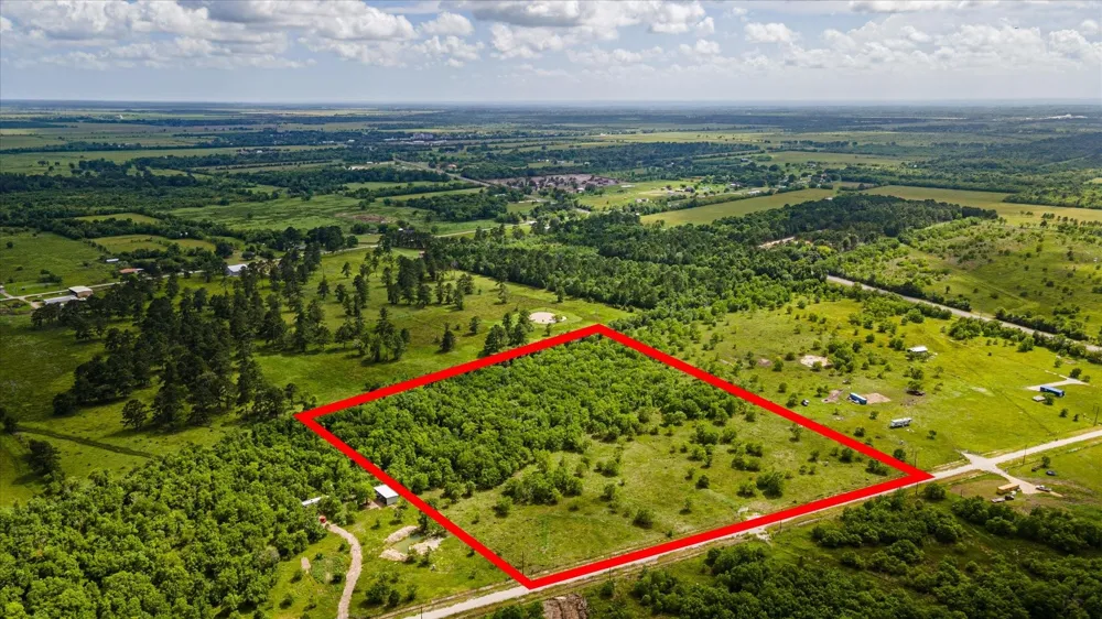 348 Private Road 77003 Liberty, TX 77575