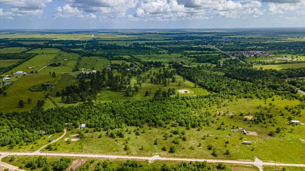 348 Private Road 77003 Liberty, TX 77575
