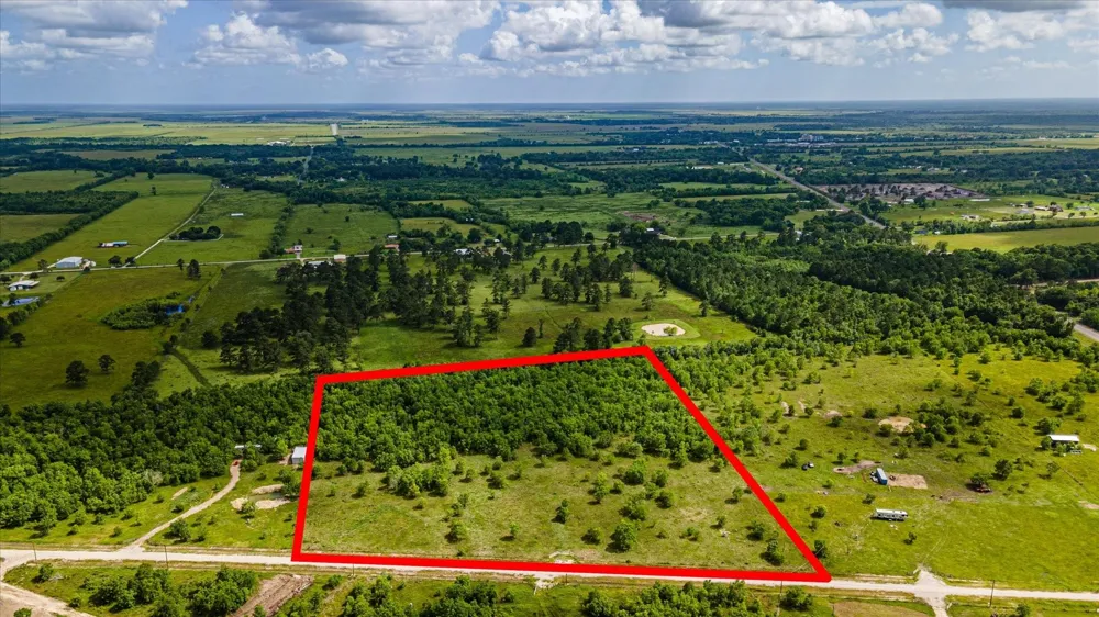348 Private Road 77003 Liberty, TX 77575