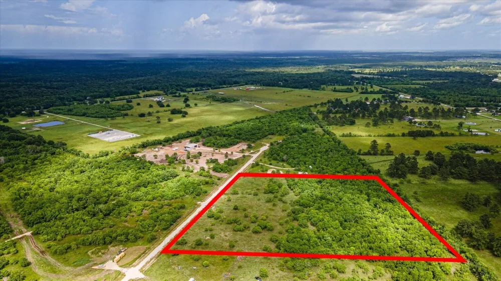 348 Private Road 77003 Liberty, TX 77575