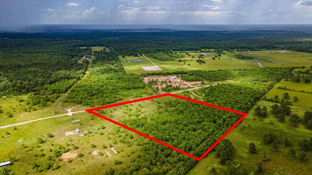 348 Private Road 77003 Liberty, TX 77575