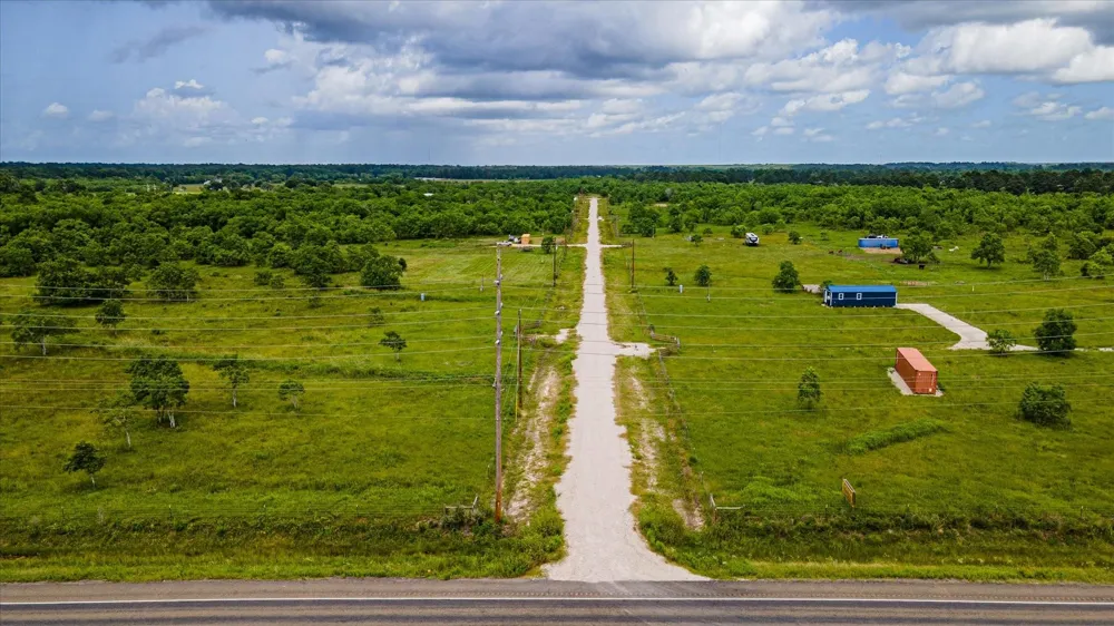348 Private Road 77003 Liberty, TX 77575