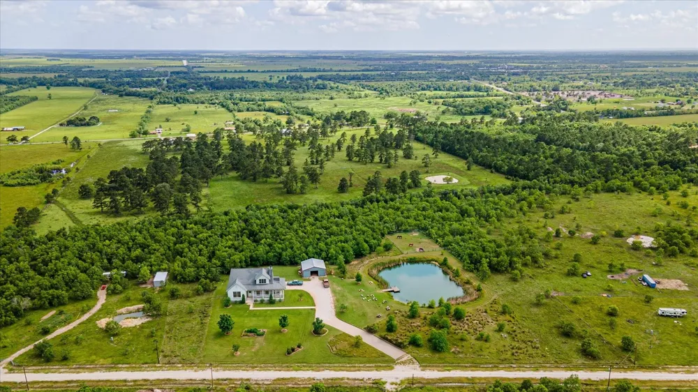 348 Private Road 77003 Liberty, TX 77575