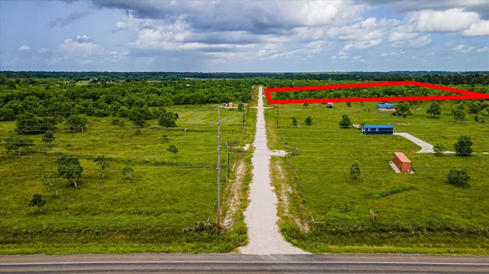 348 Private Road 77003 Liberty, TX 77575