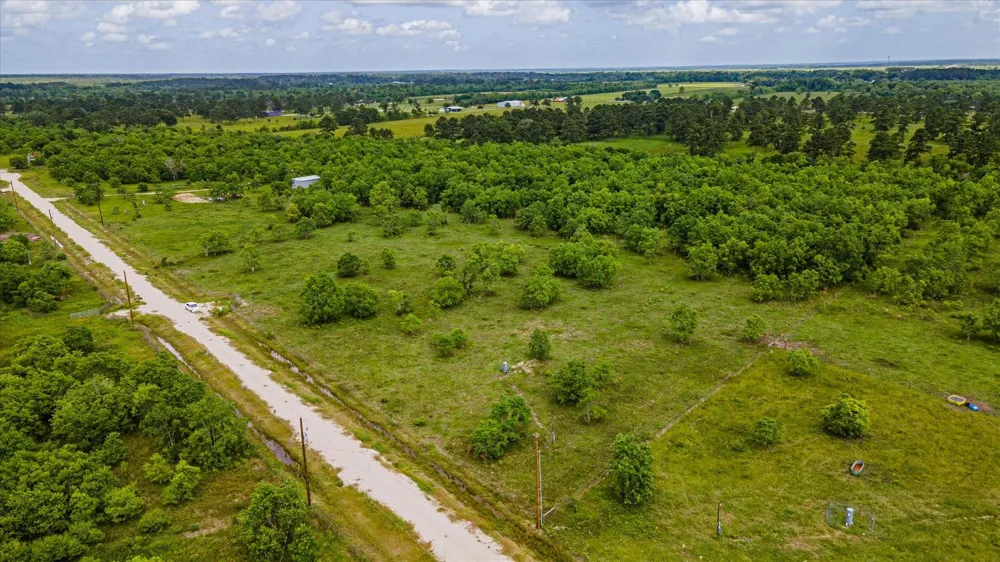 348 Private Road 77003 Liberty, TX 77575