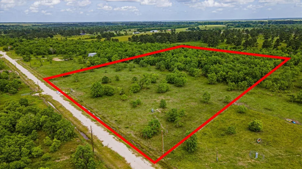 348 Private Road 77003 Liberty, TX 77575