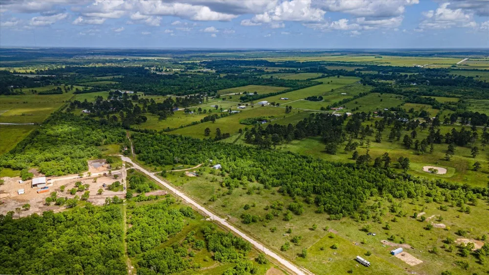 348 Private Road 77003 Liberty, TX 77575