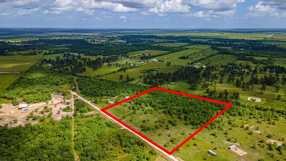 348 Private Road 77003 Liberty, TX 77575