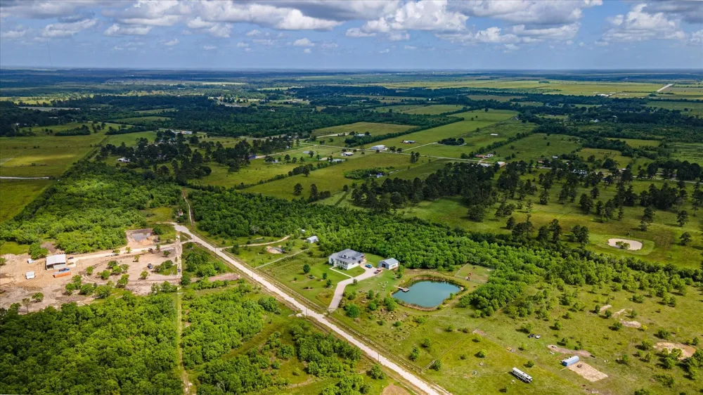 348 Private Road 77003 Liberty, TX 77575