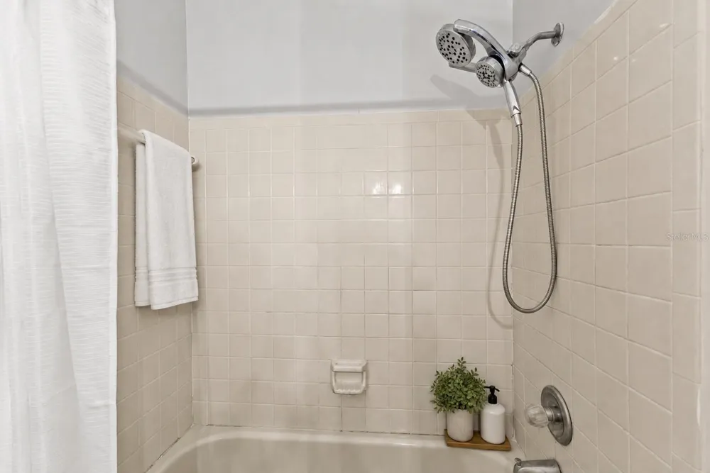 14809 WINDING CREEK COURT Tampa, FL 33613