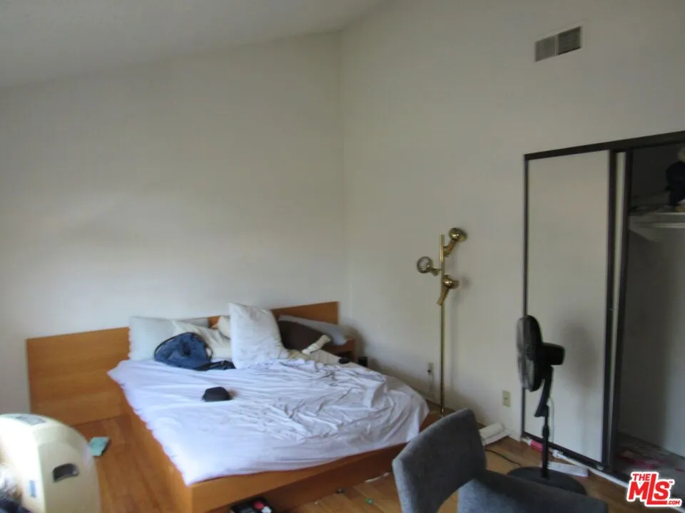 7115 Etiwanda Avenue #18 Reseda, CA 91335