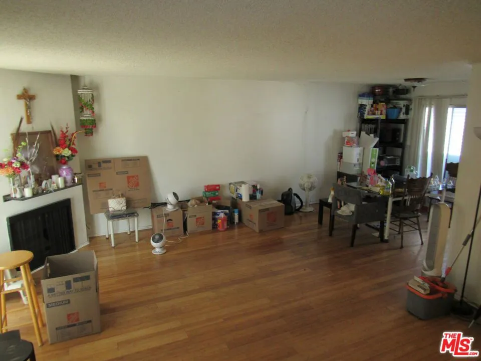 7115 Etiwanda Avenue #18 Reseda, CA 91335