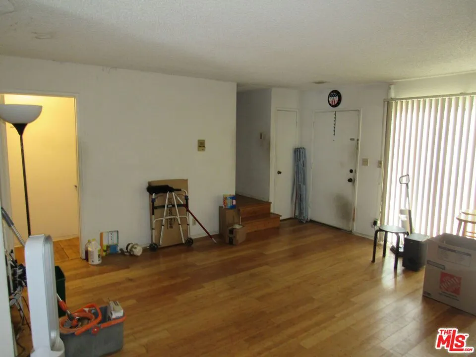 7115 Etiwanda Avenue #18 Reseda, CA 91335