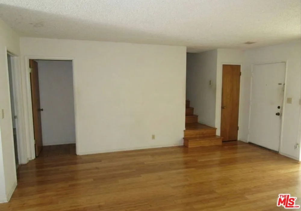 7115 Etiwanda Avenue #18 Reseda, CA 91335