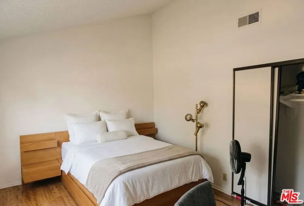 7115 Etiwanda Avenue #18 Reseda, CA 91335