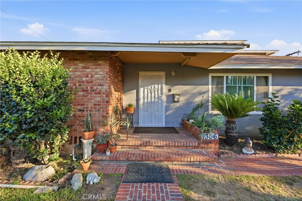 1306 E 14th Street Santa Ana, CA 92701