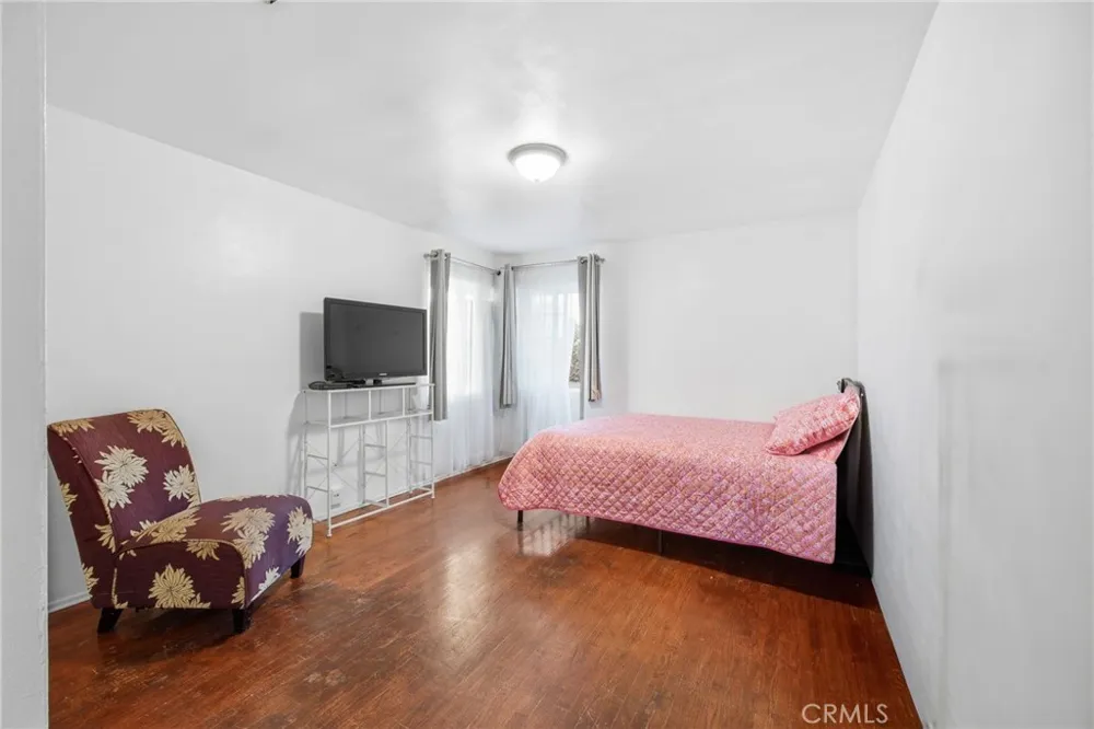 1306 E 14th Street Santa Ana, CA 92701