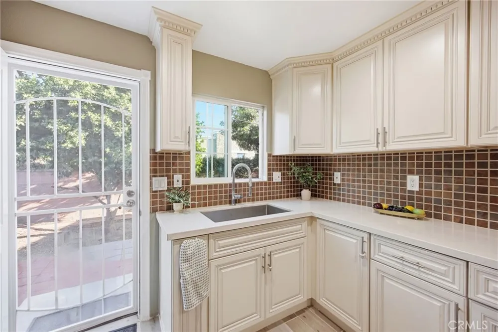 1306 E 14th Street Santa Ana, CA 92701