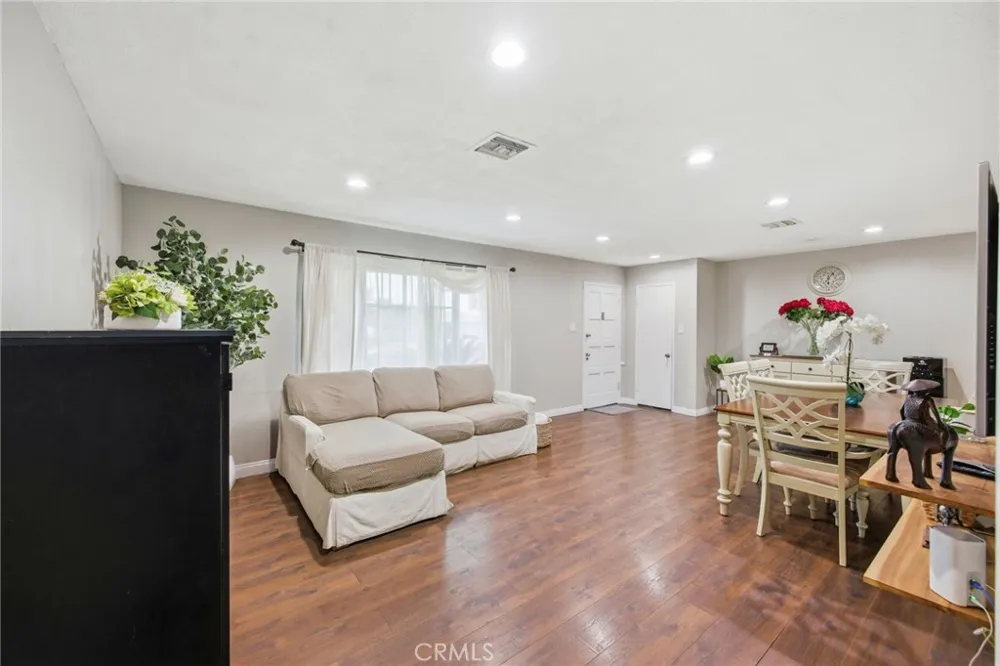 1306 E 14th Street Santa Ana, CA 92701