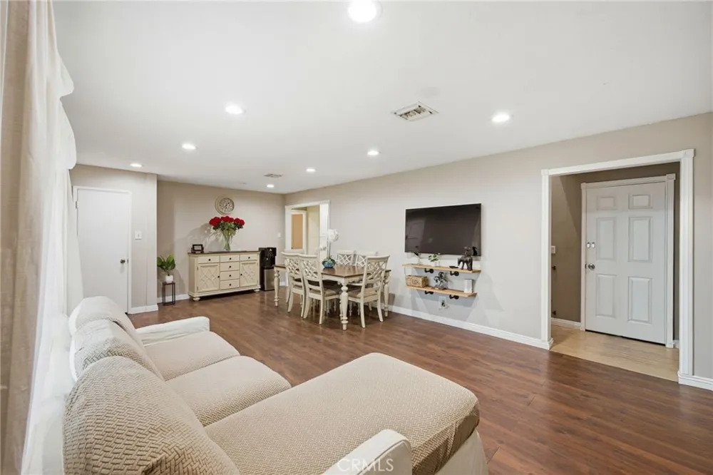 1306 E 14th Street Santa Ana, CA 92701