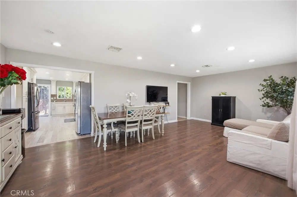 1306 E 14th Street Santa Ana, CA 92701