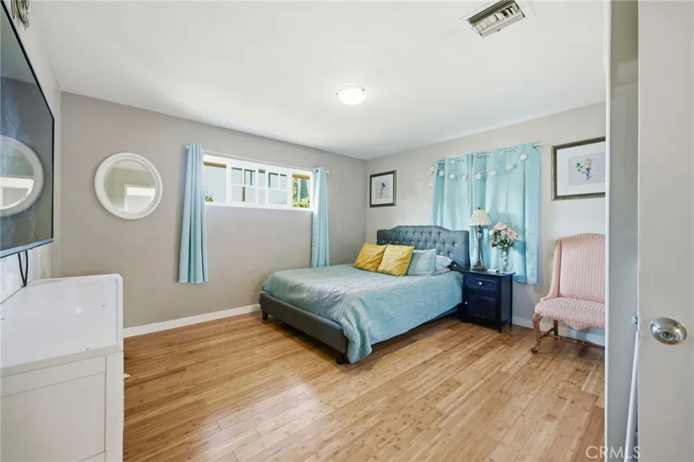 1306 E 14th Street Santa Ana, CA 92701