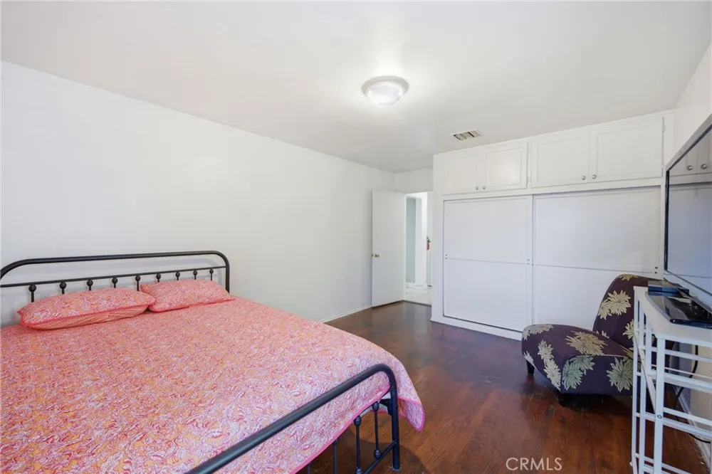 1306 E 14th Street Santa Ana, CA 92701