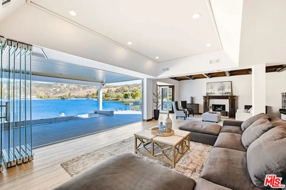 3704 Capstan Circle Westlake Village, CA 91361