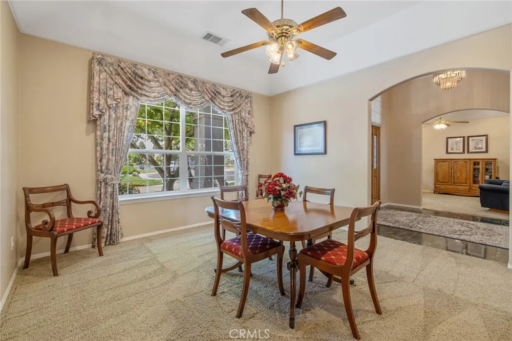 2833 E Laura Court Visalia, CA 93292