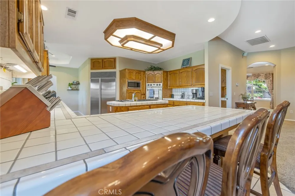 2833 E Laura Court Visalia, CA 93292