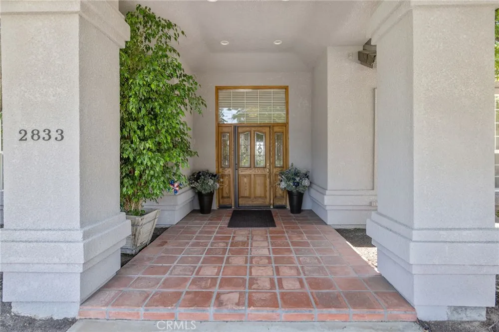 2833 E Laura Court Visalia, CA 93292