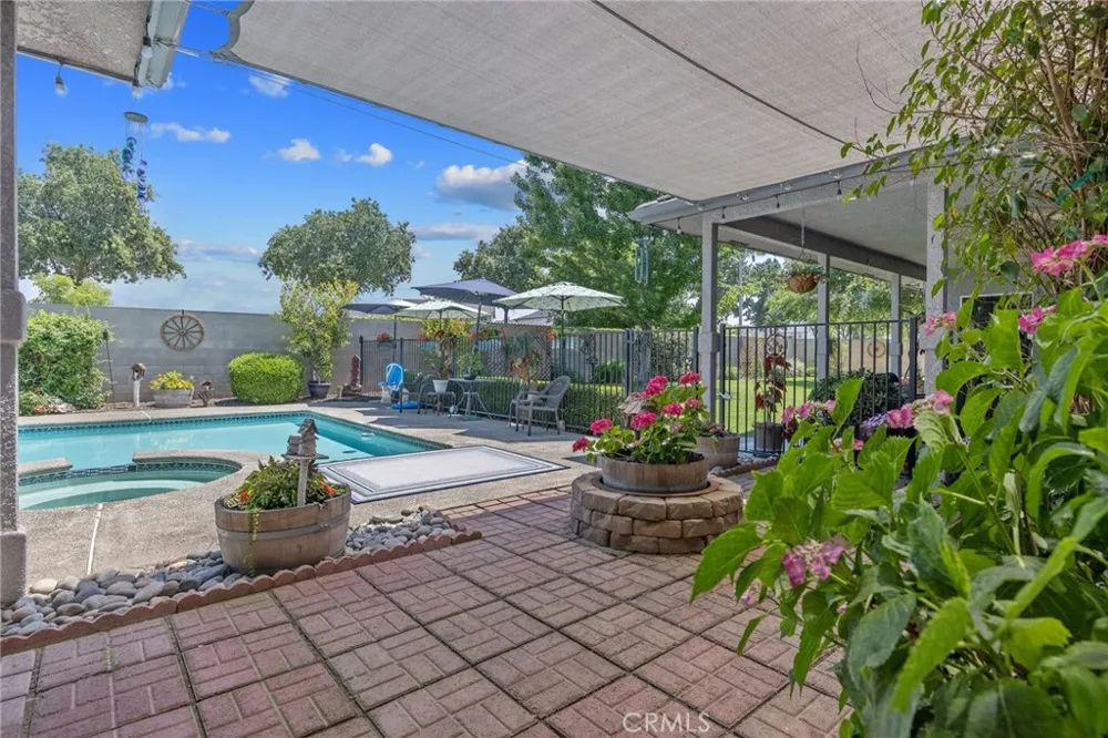 2833 E Laura Court Visalia, CA 93292