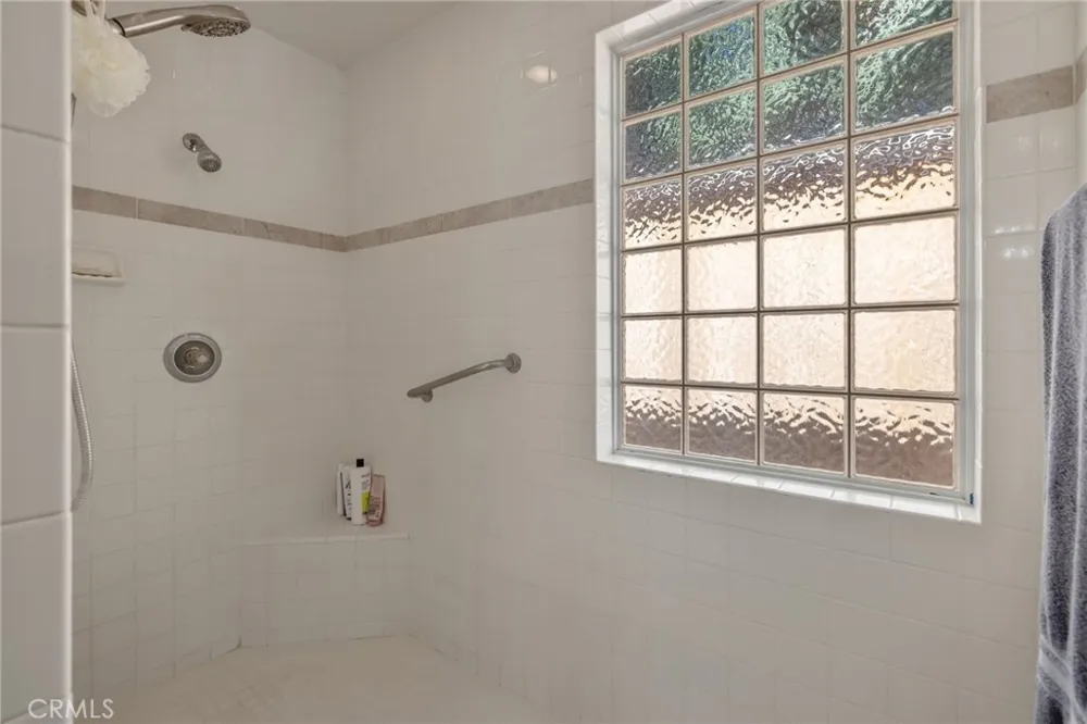 2833 E Laura Court Visalia, CA 93292