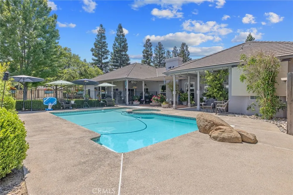 2833 E Laura Court Visalia, CA 93292