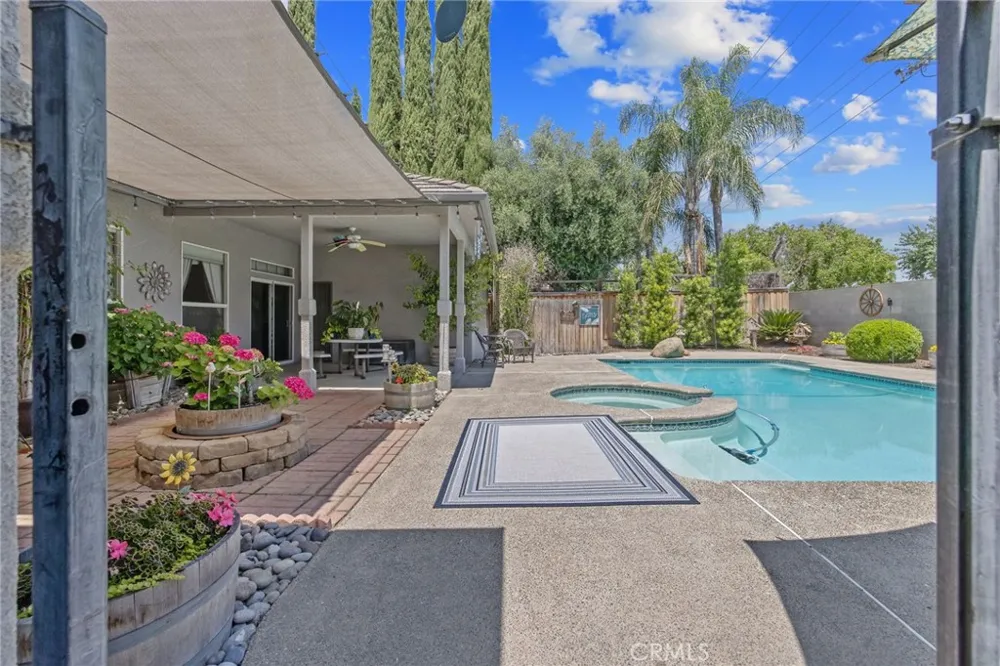 2833 E Laura Court Visalia, CA 93292