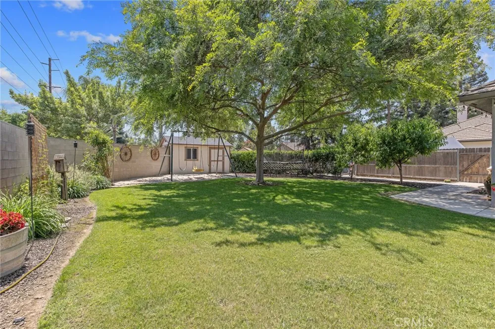 2833 E Laura Court Visalia, CA 93292