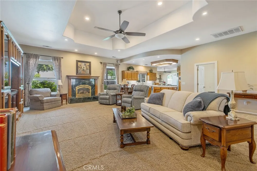 2833 E Laura Court Visalia, CA 93292