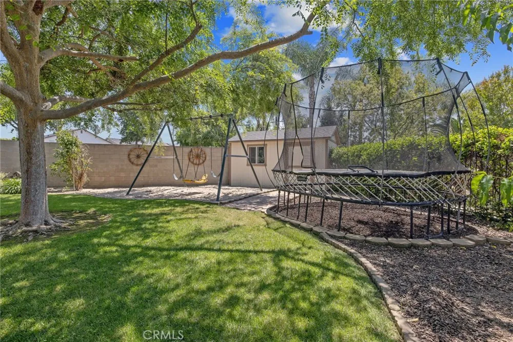 2833 E Laura Court Visalia, CA 93292