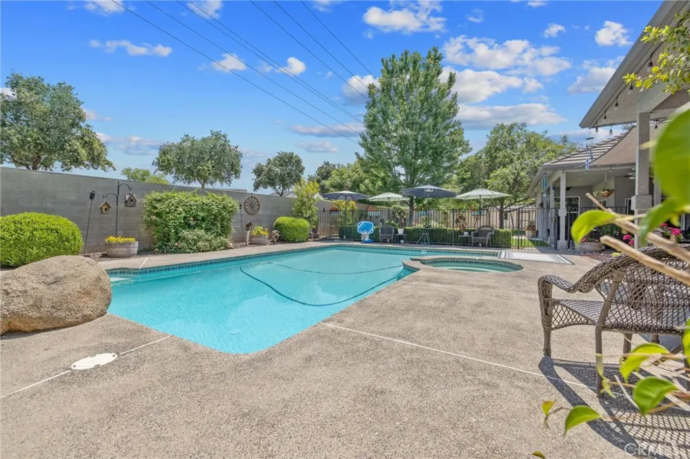 2833 E Laura Court Visalia, CA 93292