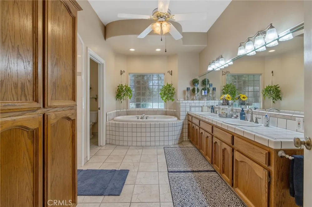 2833 E Laura Court Visalia, CA 93292