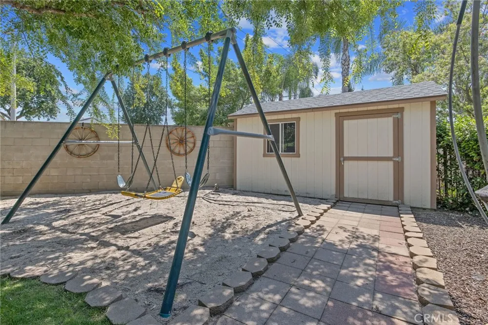2833 E Laura Court Visalia, CA 93292