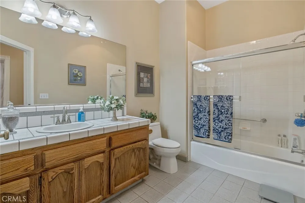 2833 E Laura Court Visalia, CA 93292