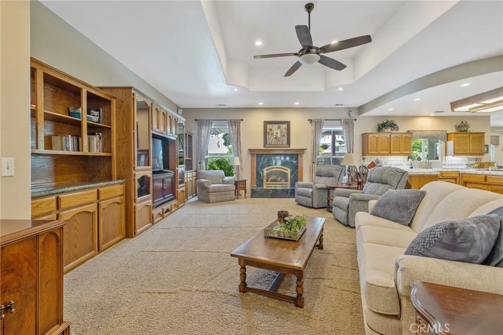 2833 E Laura Court Visalia, CA 93292